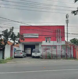 Dijual rumah usaha Raya Mastrip Karangpilang