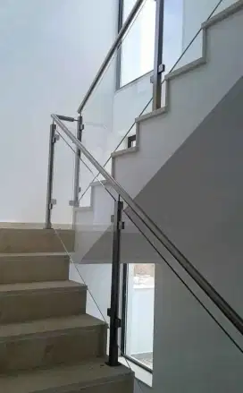 Reling tangga stanlis kaca