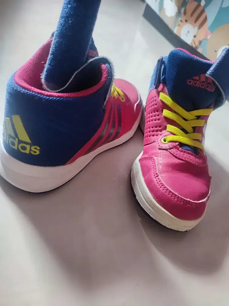 Sepatu anak merk Adidas ori