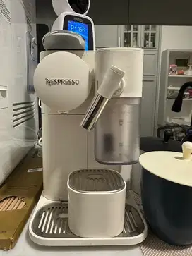 Mesin Kopi Nespresso (Lattisima One)