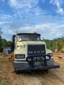 Dijual Truck Mack harga 150jt
