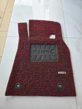 karpet comfort Deluxe warna merah kondisi like new (2 baris)