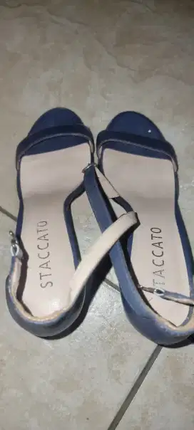 Heels merek staccato ori