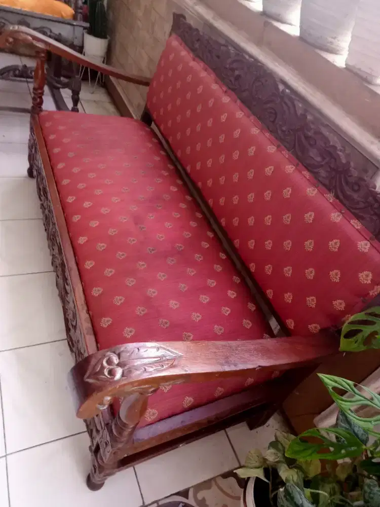 Kursi ruang tamu
