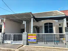 Disewakan Rumah Nyaman dan Strategis di Delta Sari Baru