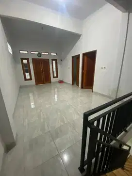 Disewakan Rumah 2 Lantai dekat Halte Busway Puribeta
