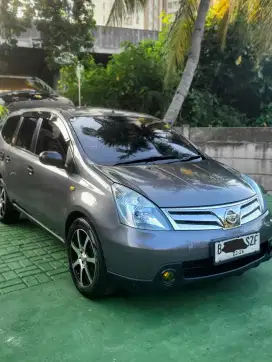 Nissan grand Livina 2011