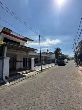 DIJUAL RUMAH JALAN BUNGA-BUNGA SUHAT KOTA MALANG DEKAT UB