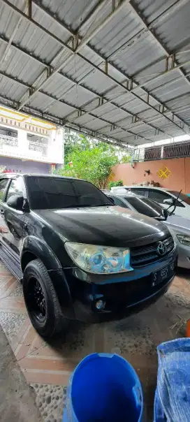 Jual toyota fortuner G diesel metic 2011