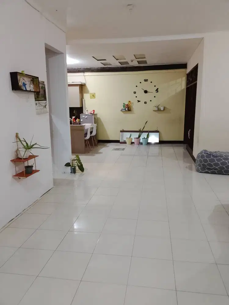 Rumah Minim Sekat yang luas free Kitchen set