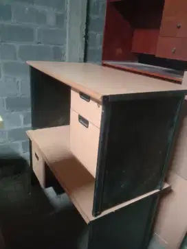 Meja kantor bekas highpoint