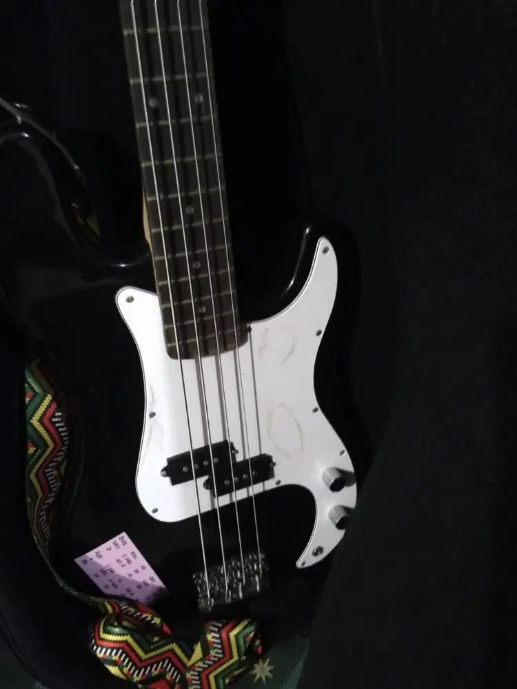 Jual Gitar Bass