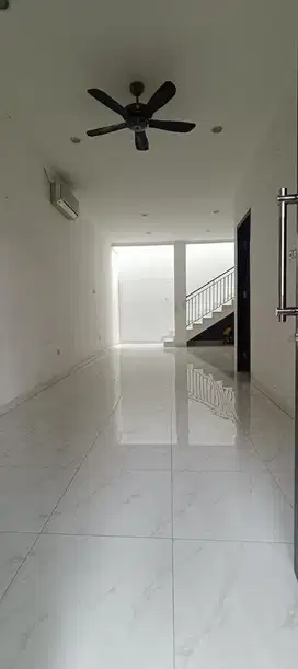 Dijual rumah 2 lantai sektor 6 Gading Serpong