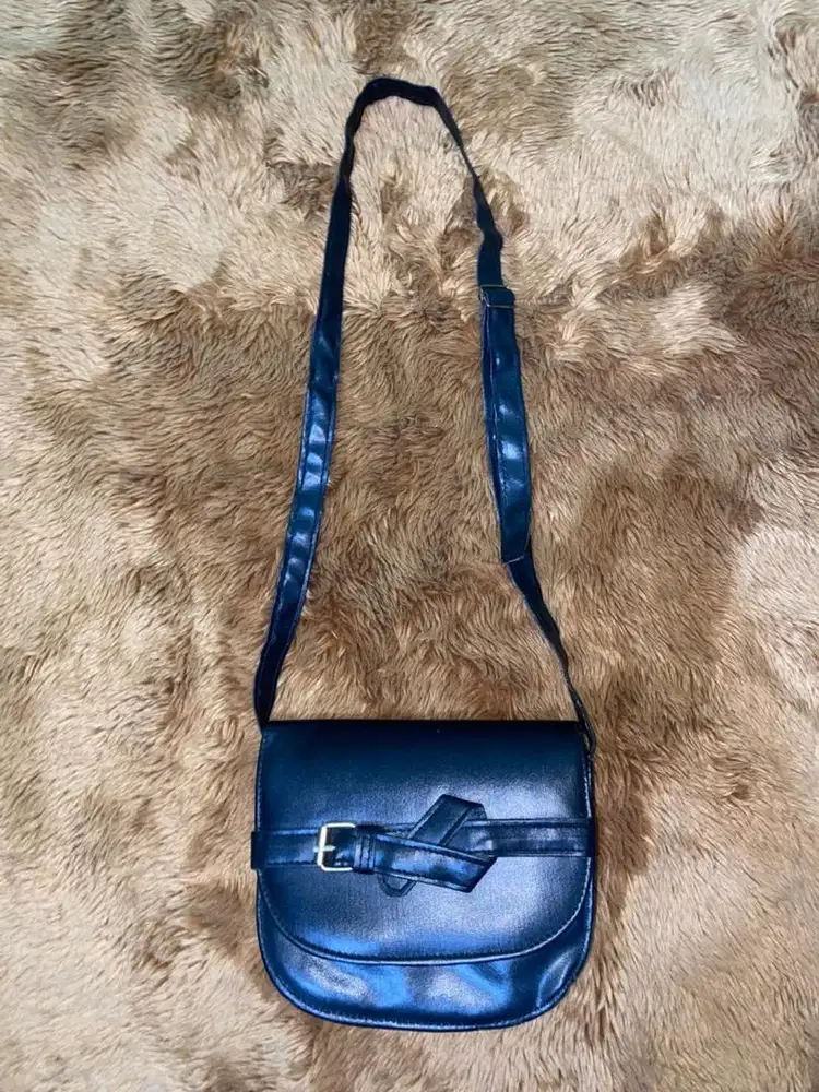 Tas Selempang Wanita – Warna Hitam Baru