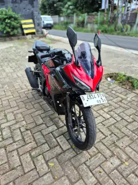Dijual Honda CBR 150R ABS tahun 2019 surat lengkap