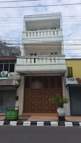 Disewakan Ruko 3 Lantai Lokasi Strategis di Jalan Pemuda Kota Magelang