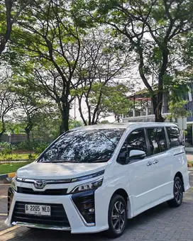 JUAL CEPAT TOYOTA VOXY 2018 LIKE NEW 1 TANGAN DARI BARU BEBAS LAKA