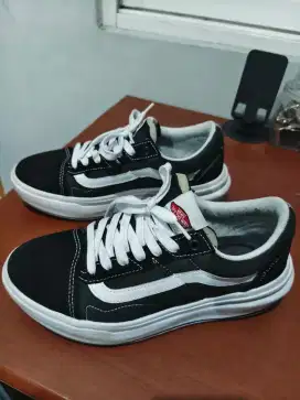 Vans Black n White size 40,5