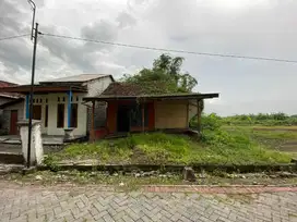 RUMAH DI DUSUN KARANGASEM, SIRNOBOYO, BENJENG GRESIK