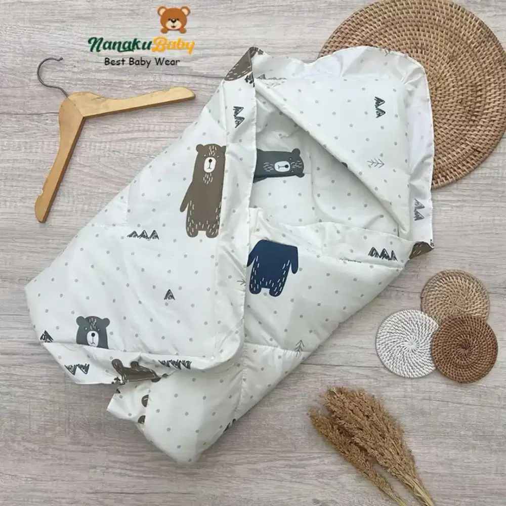 Selimut bisa juga jadi bedcover bayi...