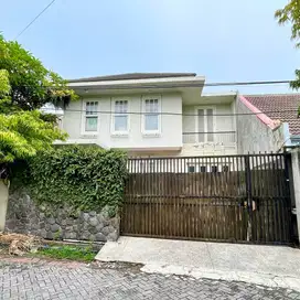 *Dijual Cepat! Rumah Simpang Darmo Permai Selatan ( SDPS )*