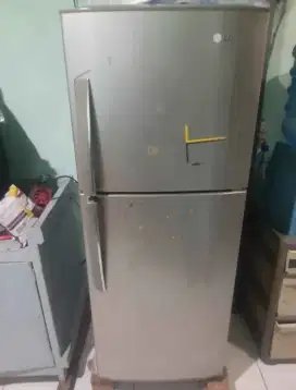 Kulkas LG 2 pintu
