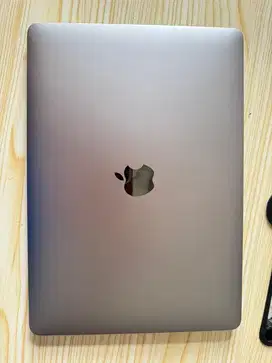 Macbook  pro 13 inch 2016 two thunderbolt 3 ports intel core i5