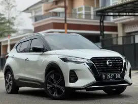 Kick e power at 2020 Putih