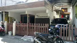 RUMAH DI KELURAHAN RANGKAH, TAMBAKSARI SURABAYA