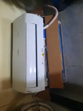 AC Aqua 1 pk,kondisi new baru 4 bulan,masih garansi