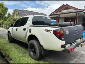 Mitsubishi Trinton 2.8 MT Tahun 2010