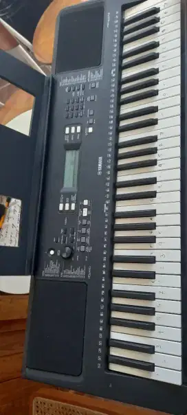 YAMAHA PSR 343 PLUS STAND . KOTAK ADA