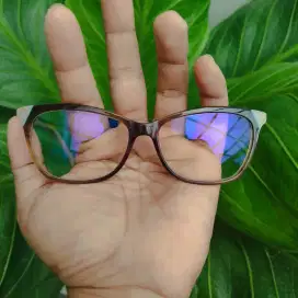 Frame Kacamata Carolina Herrera