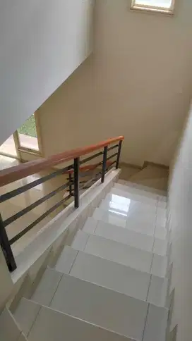 Disewakan Rumah Cluster Turquis PHG Gading Serpong 3+1 KT Harga Terjan