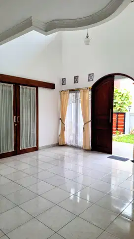 Sewa Rumah Bagus 2 Lantai di Cipete Unfurnished