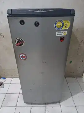 Dijual murah kulkas Merek AQUA 1pintu kondisi sangat normal siap pakai