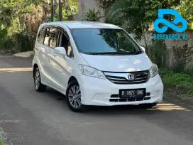 Honda Freed SD A/T 2013 AC Double Blower Putih