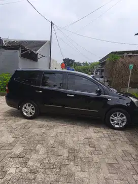 Nissan Grand Livina Automatic, 2012