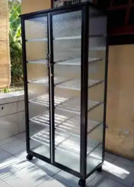Rak Sepatu Aluminium Frame Coklat Kaca Es 7 Susun + Roda 75-135