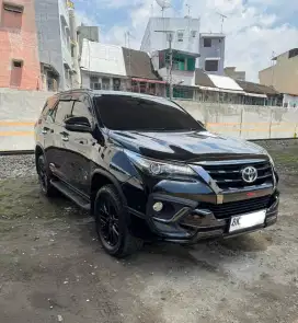 Toyota Fortuner VRZ TRD 2020 Automatic Hitam