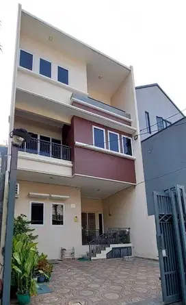 JUAL RUMAH 3 LANTAI RAPI SIAP HUNI DI SUNTER AGUNG JAKARTA UTARA