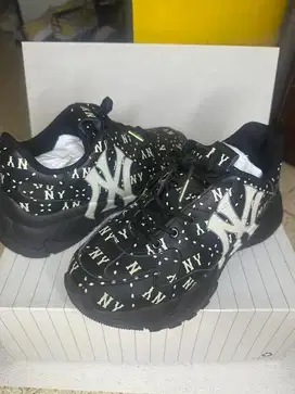 MLB CHUNKY BLACK PRELOVED