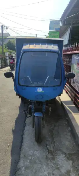 VIAR SEPEDA MOTOR RODA 3 FULL TUTUP