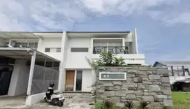RUMAH DI PERUM DE CASA RESIDENCE KAV -3, LAKARSANTRI SURABAYA