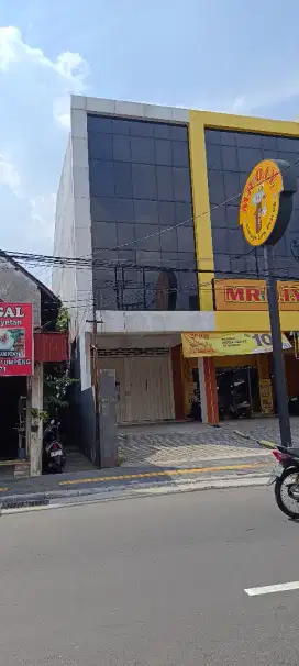 Dijual ruko baru, 3 lantai di pusat kota