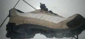 Sepatu safety 'Cat'