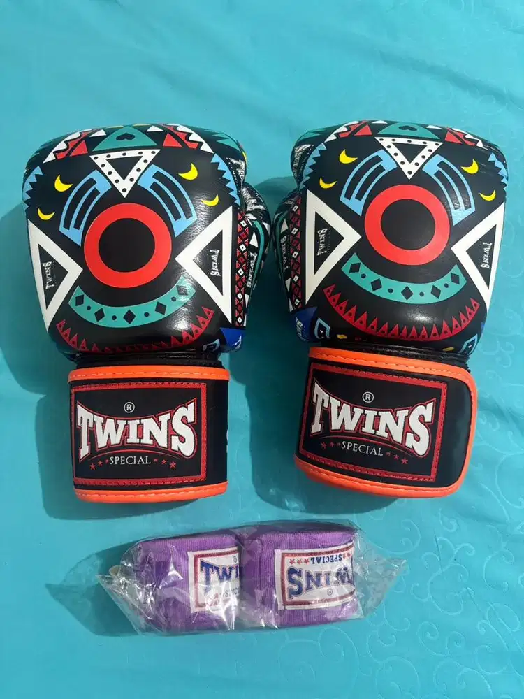Sarung Tinju Boxing Muaythai TWINS Special 10 oz original Thailand