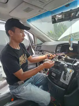 Jasa pangilan pemasangan audio mobil