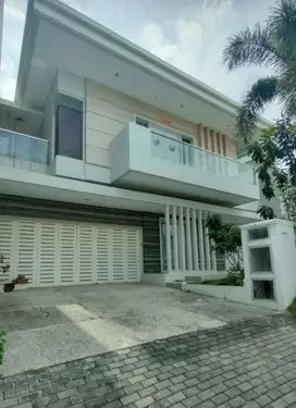 Disewakan Rumah 2 Lantai Furnish Mewah di Bukit Telaga Golf, Citraland