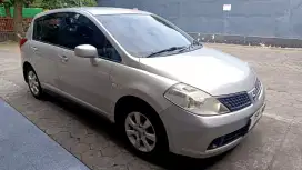 Nissan latio hatch beck yg modis dan mewah